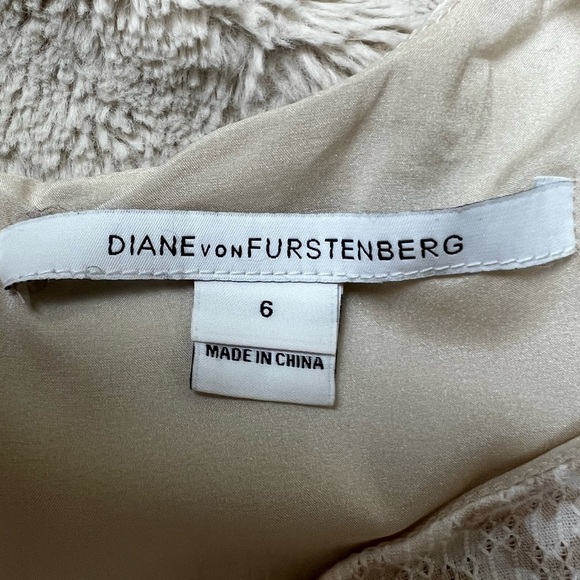 Diane Von Furstenberg Cream and Beige Jeannie Henna Print Sleeveless Dress -Sz 6 - Picture 7 of 13